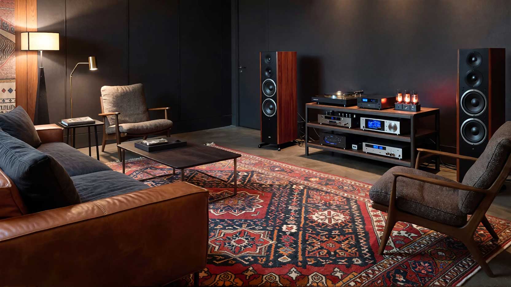 A chic urban apartment aith hifi speakers